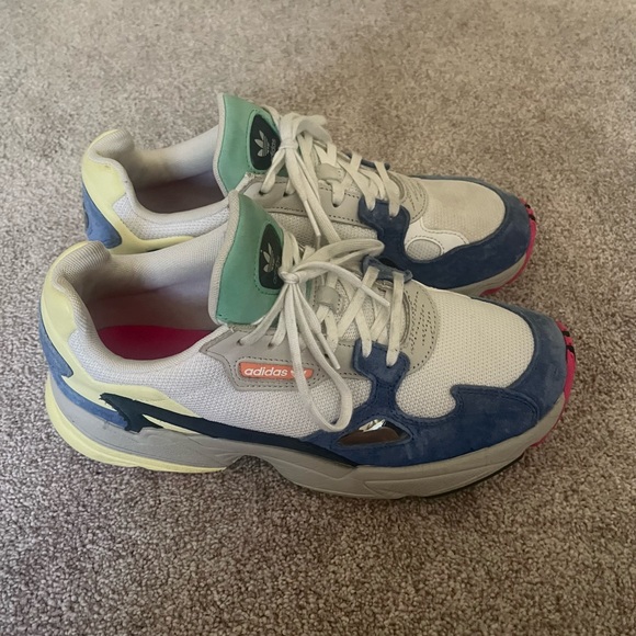 Kylie Jenner x Adidas Falcons - Picture 1 of 5